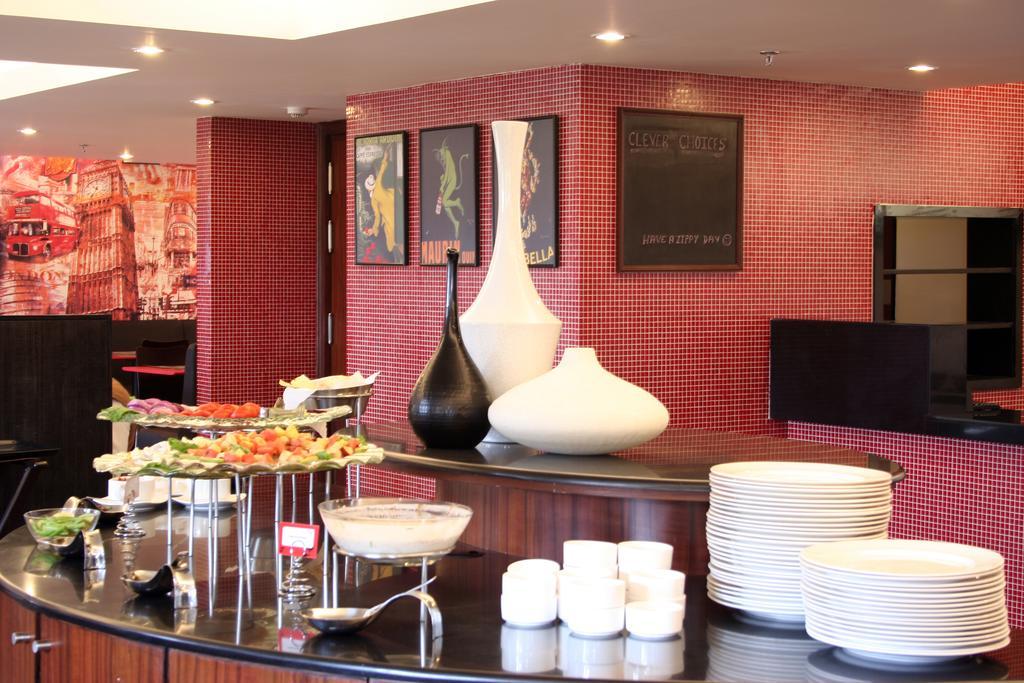 Red Fox By Lemon Tree Hotels, East Delhi Exterior foto